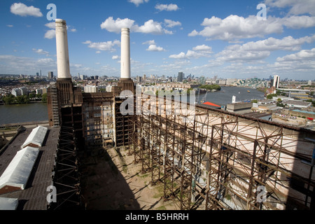 À l'échelle du nord de la Tamise haut de Battersea Power Station Banque D'Images