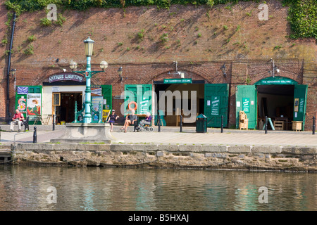 Boutiques et Cafés Quayside Devon UK Banque D'Images