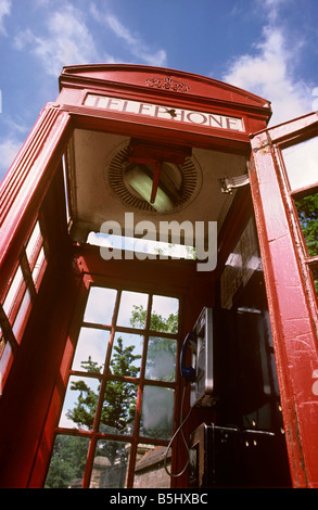 UK Angleterre Londres Blackheath vandalisé vieille K2 Phone Box Banque D'Images