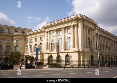 Roumanie BUCAREST 19e siècle Musée National d'art néoclassique 1812 bâtiment ancien Palais Royal Banque D'Images