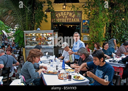 Athens Plaka Pub Bar café restaurant de la chaussée en Grèce Banque D'Images