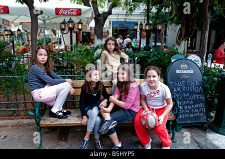 Athens Plaka Pub Bar café restaurant de la chaussée en Grèce Banque D'Images