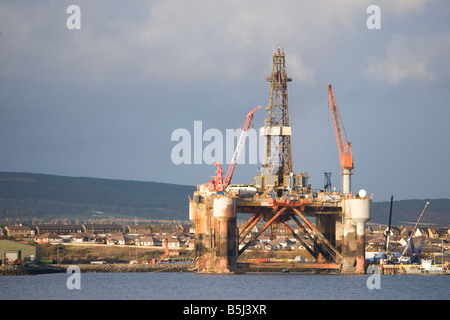 Ocean Princess Majuro, l'océan au large de la flotte Princess Semisub rig, géré par Diamond le forage en haute mer, à Invergordon, l'Estuaire de Cromarty, Ecosse Banque D'Images