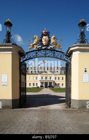 Schloss Neuwied am Rhein, Tordurchgang Loewenfiguren und mit Wappen, Rheinland-Pfalz Banque D'Images