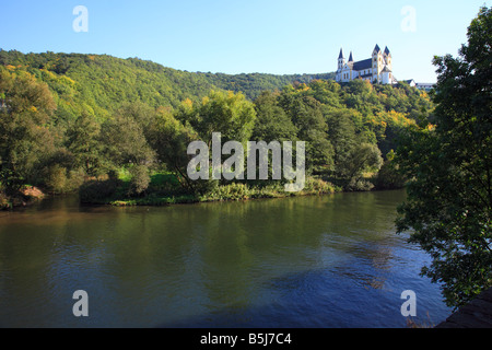 Praemonstratenserkloster Bergkuppe Arnstein auf einer ueber dem Lahntal, Obernhof, Naturpark Nassau, Westerwald, Rheinland-Pfalz Banque D'Images