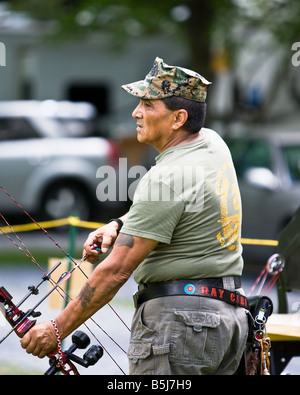 Tir à l'professionnel prêt à tirer des flèches. Banque D'Images