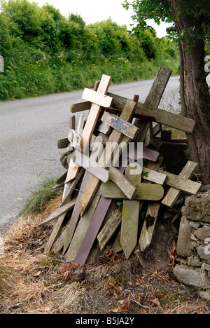 Croix en bois du sud de l'Irlande, l'Europe de l'ouest en bordure de Emerald Isle République d'Irlande Irlande République d'Irlande et parlementaire Banque D'Images