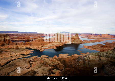 Vue depuis Alstrom Point vers Gunn, Lake Powell Butte Site en premier plan Banque D'Images