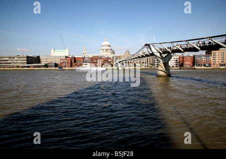 Vue sur la Tamise près de la Tate Modern de Londres Banque D'Images