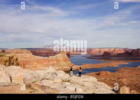 Vue depuis Alstrom Point sur le Lac Powell, avec Gunsite Butte au premier plan Banque D'Images