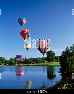 Montgolfières décoller de Leeds Castle Kent Banque D'Images