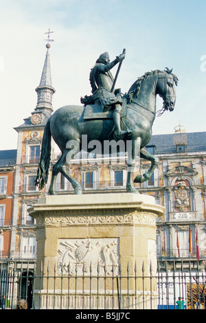 Statue équestre du roi Philippe III d'Espagne sur la Plaza Mayor, Madrid. Banque D'Images