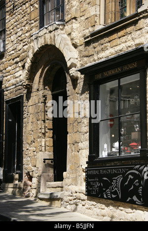 Ville de Lincoln, en Angleterre. Le 12ème siècle maison normande médiévale sur la colline escarpée de Lincoln. Banque D'Images