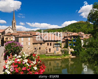 St Antonin Noble Val sur la rivière Aveyron, Tarn et Garonne, France Banque D'Images