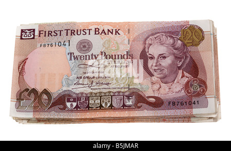 la pile de 20 livres sterling d'irlande du nord a émis des billets de banque de première fiducie en espèces Banque D'Images