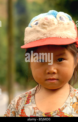 Enfants Hmong noir Sapa village du nord du Vietnam Banque D'Images