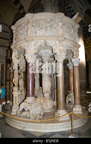 Chaire à l'intérieur de la cathédrale, la Piazza del Duomo, Pise, Toscane, Italie Banque D'Images