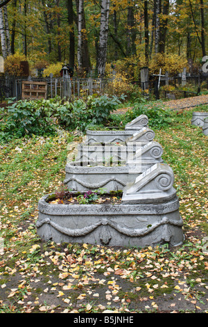 Les tombes de soldats inconnus à l'ancien cimetière orthodoxe de Saint-Pétersbourg, Russie Banque D'Images