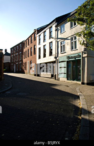 La rue vide, à Gloucester, Gloucestershire, Angleterre. Banque D'Images