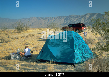 Camping au point des polices avec Santa Rosa dans Mts à distance Anza Borrego Desert State Park California USA Banque D'Images