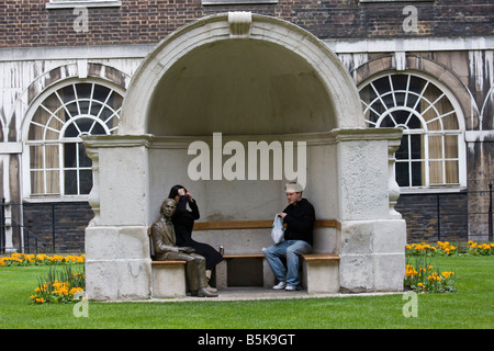 Statue dans une alcôve du poète John Keats par le sculpteur Stuart Williamson au gars Hospital London GB UK Banque D'Images