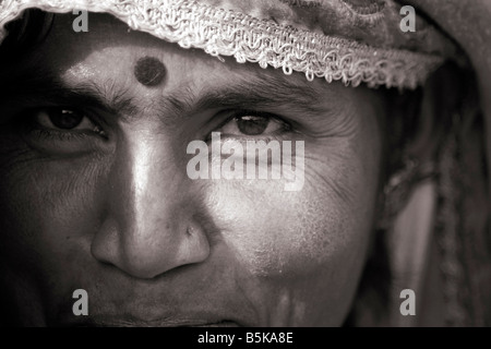 Portrait de femme en robe local Rajasthani à Pushkar Inde Banque D'Images