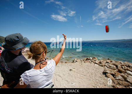 Cours de kitesurf sur la côte Croate Banque D'Images