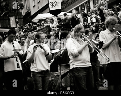 Artistes interprètes ou exécutants au jour Mazey, partie de l'Golowan festival à Penzance, Cornwall Banque D'Images