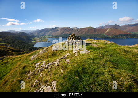 Catbells Derwent Water et la vallée de Borrowdale de Falcon Crag, 'le Lake District' Cumbria England UK Banque D'Images