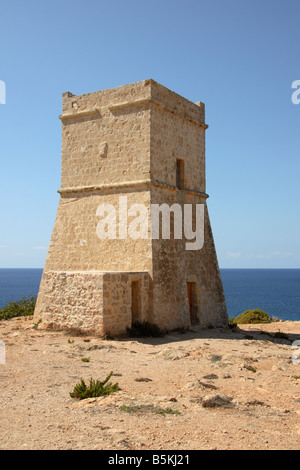 La tour à 'Ghajn Tuffieha Bay', à Malte. Banque D'Images