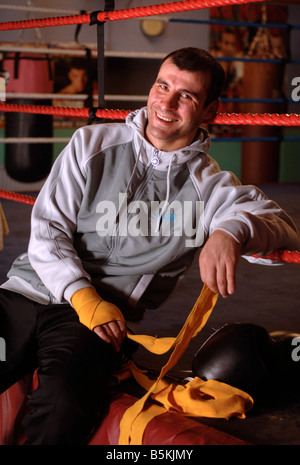 Le champion de boxe POIDS MOYEN SUPER JOE CALZAGHE APRÈS LA FORMATION À SON SPORT DE ABERCARN GALLES DU SUD Banque D'Images