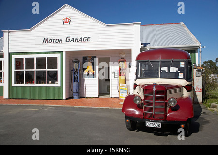 Vintage et dans la Station de Bus Bedford fondateurs Heritage Park Nelson ile sud Nouvelle Zelande Banque D'Images