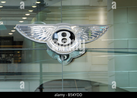 Dans l'emblème de Bentley Bentley de show room Berlin Allemagne Banque D'Images