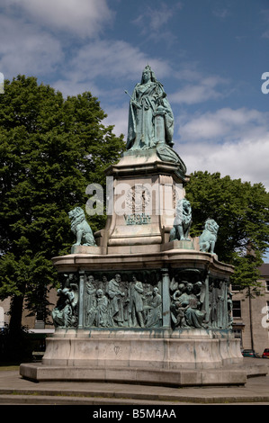 Queen Victoria Memorial à Dalton square à Lancaster lancashire sur une journée ensoleillée Banque D'Images