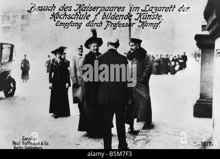 1 W46 F1917 6 E le Kaiser et sa femme à Leipzig 1917 Kaiser allemand Guillaume II Roi de Prusse 1859 1941 Kaiser et sa femme v Banque D'Images