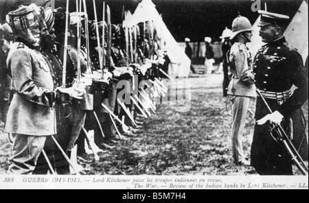 EN 259 1F1915 E WW1 Kitchener inspecte les troupes indiennes Herbert Kitchener Earl K de Khartoum militaire britannique depuis 1909, le maréchal Banque D'Images