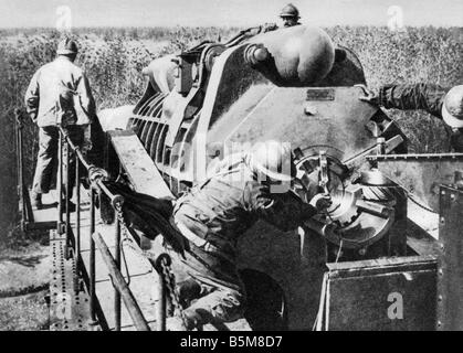 2 G55 F1 1916 3 monté sur rail français explosées Marne 1916 HISTOIRE LA PREMIÈRE GUERRE MONDIALE, la France Vue du bloc d'un ordnan monté sur rail de 40 cm Banque D'Images