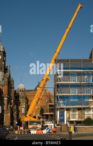 Grande grue dans le centre-ville York North Yorkshire Angleterre Royaume-Uni Grande-Bretagne Banque D'Images