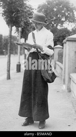 English factrice dans la Première Guerre mondiale, les femmes à travailler Postwomen Les femmes travaillant au cours de la Première Guerre mondiale English factrice Photo Banque D'Images