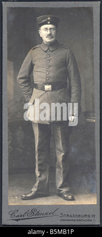 2 M 73 S2 1915 6 soldat allemand Photo c 1915 soldats de l'Empire allemand militaire photo Portrait d'un soldat inconnu portrait Studio Banque D'Images