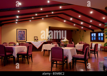 La salle à manger de l'hôtel Longchamps est située dans le quartier de Zamalek sur l'île du Nil de Gezira au Caire en Égypte Banque D'Images
