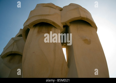 Chimneys Casa Milà La Pedrera 1906 1910 par l'architecte Antoni Gaudí Passeig de Gràcia de Barcelone Espagne Banque D'Images