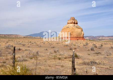 Church Rock le long de la US Highway 191 dans Southesstern Utah Banque D'Images