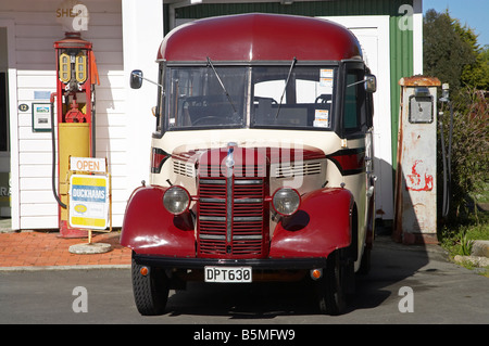 Vintage et dans la Station de Bus Bedford fondateurs Heritage Park Nelson ile sud Nouvelle Zelande Banque D'Images