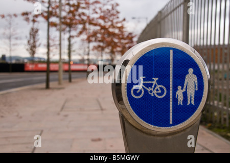 Signe pour voie cyclable et sentier Banque D'Images