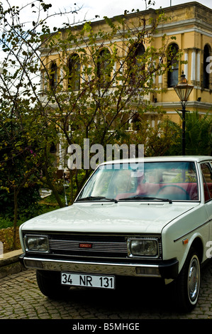 En Turquie, Tofaş fonde également leur production initiale sur Fiat 131s construit sous licence Fiat comme un bain turc avec des lits jumeaux. Banque D'Images