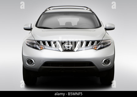 2009 Nissan Murano SL en argent - Basse/large front Banque D'Images