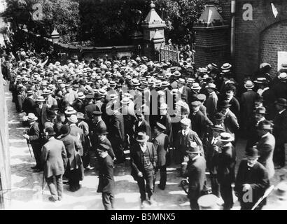 8 1914 817 A1 Déclaration de guerre commando local office Berlin 17 Août 1914 Début de la guerre s'exécuter sur le poste après commando local Banque D'Images