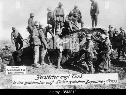 Réservoir détruit 1914 18 18 1914 La Première Guerre mondiale, Front de l'Ouest détruit British tank entre Bapaume et Arras Flandre Photo Banque D'Images