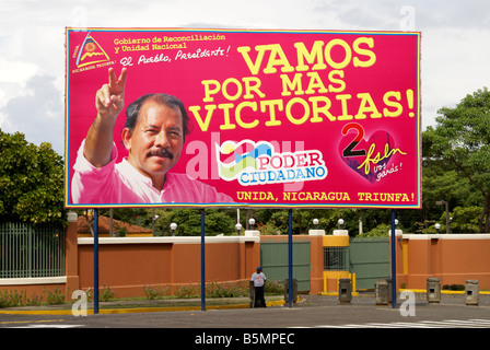 Élection du FSLN affiche du leader sandiniste Daniel Ortega au centre-ville de Managua, Nicaragua Banque D'Images